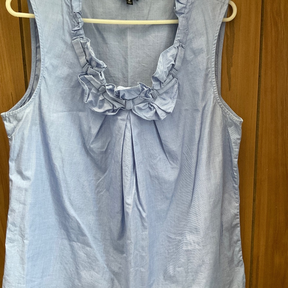 Woman’s Size Medium Talbots top in a beautiful blue.